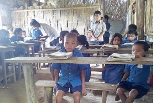 Chittagong, bei 40 Grad ist für die Kinder der unterricht nicht leicht