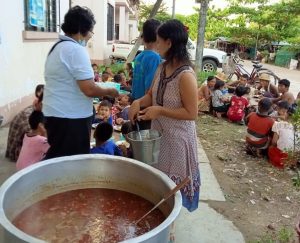 SONNE-International in Myanmar, Lebensmittelverteilung im DayCareCenter