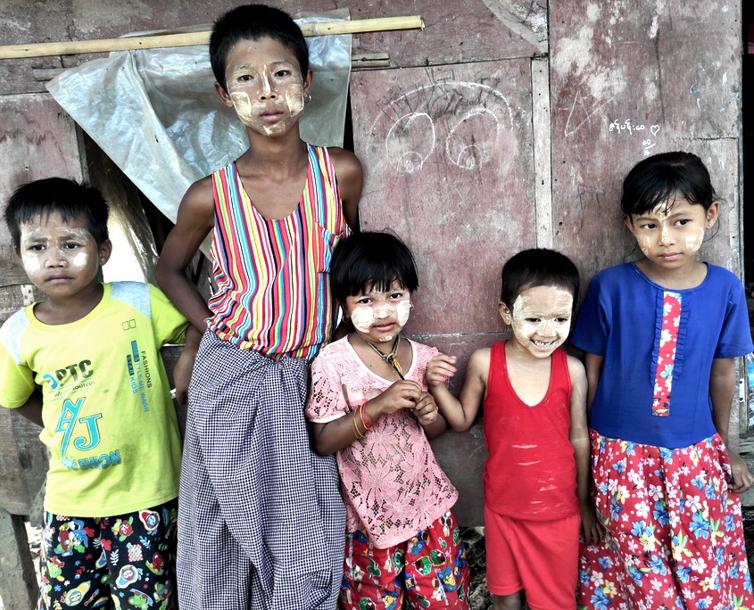 Straßenkinder in Myanmar