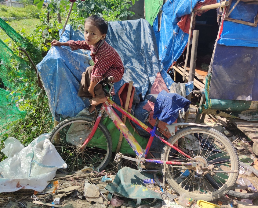 Straßenkind in Myanmar