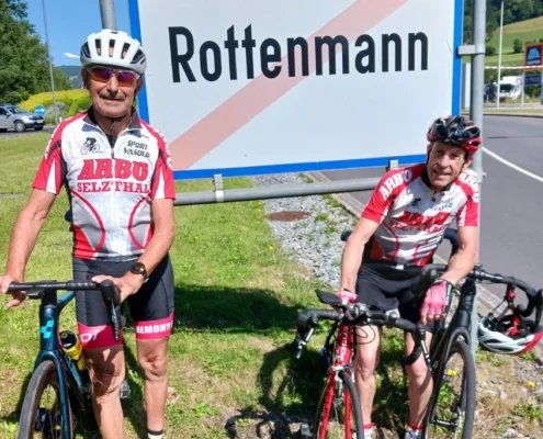 Radlfreunde bei der Bines Radl-Challenge: Stärkung für bedrohte Mädchen.