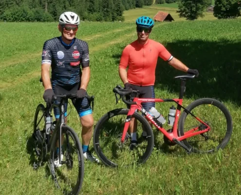 Radlfreunde bei der Bines Radl-Challenge: Stärkung für bedrohte Mädchen.