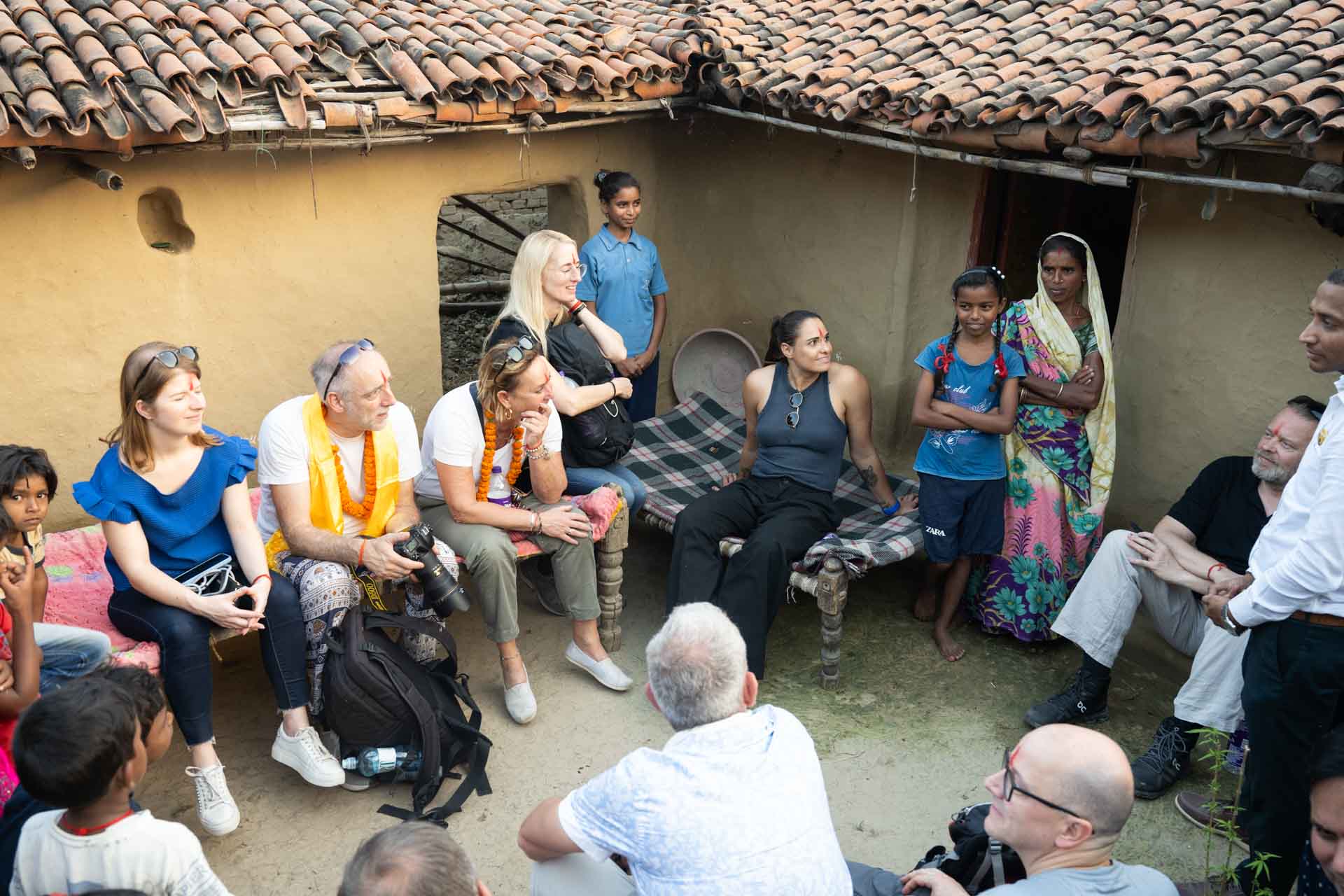 Im Dorf Bashadi: Besuch im Haus