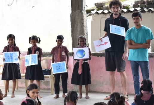 Johannes in Bodhgaya: Ehrenamtlicher Einsatz für SONNE-International