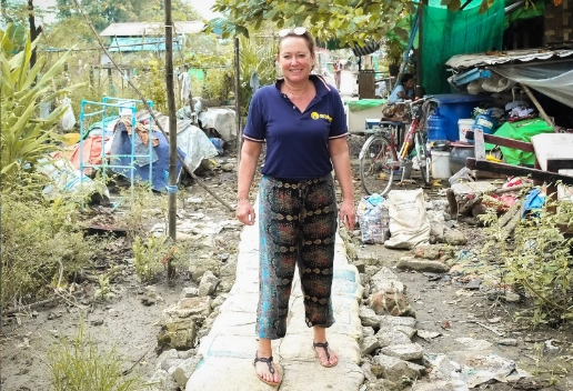 Sabine Braun in den Slums von Yangon Beitragsbild