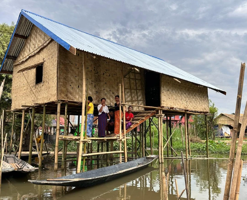 Neues Bambushaus am Inle See