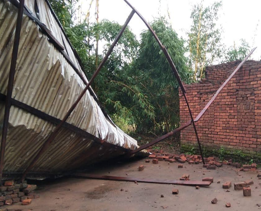 Vom Sturm abgedecktes Haus in Malawi