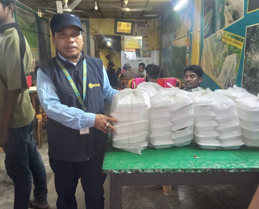 Bangladesch_Fluthilfe_Essensverteilung 02_c_SONNE-International 2026