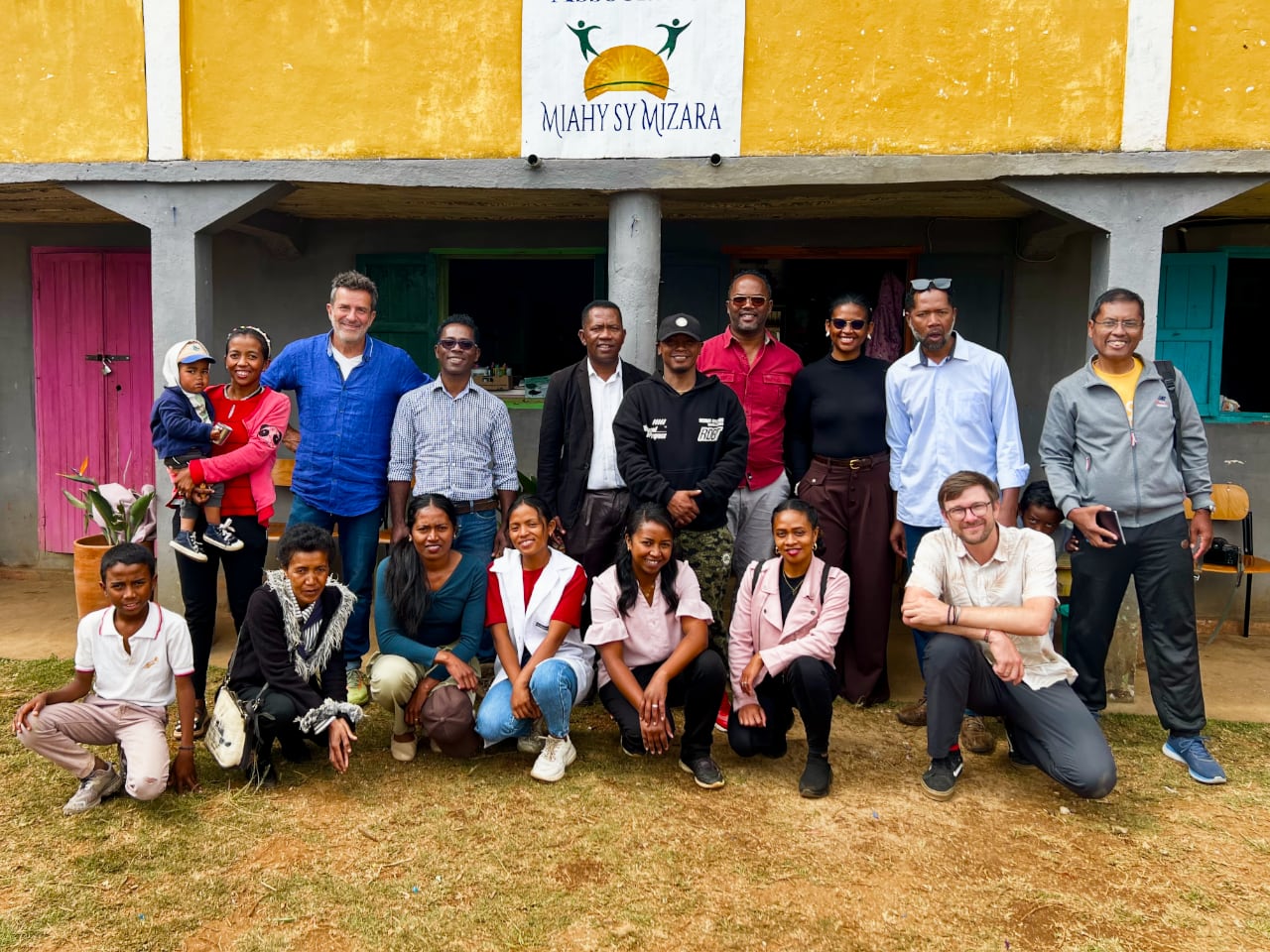 Partnerschaft Madagaskar 01_Beitrag 1280_c_SONNE-International2026 SONNE und MIAHY SY MIZARA Team in Antsirabe