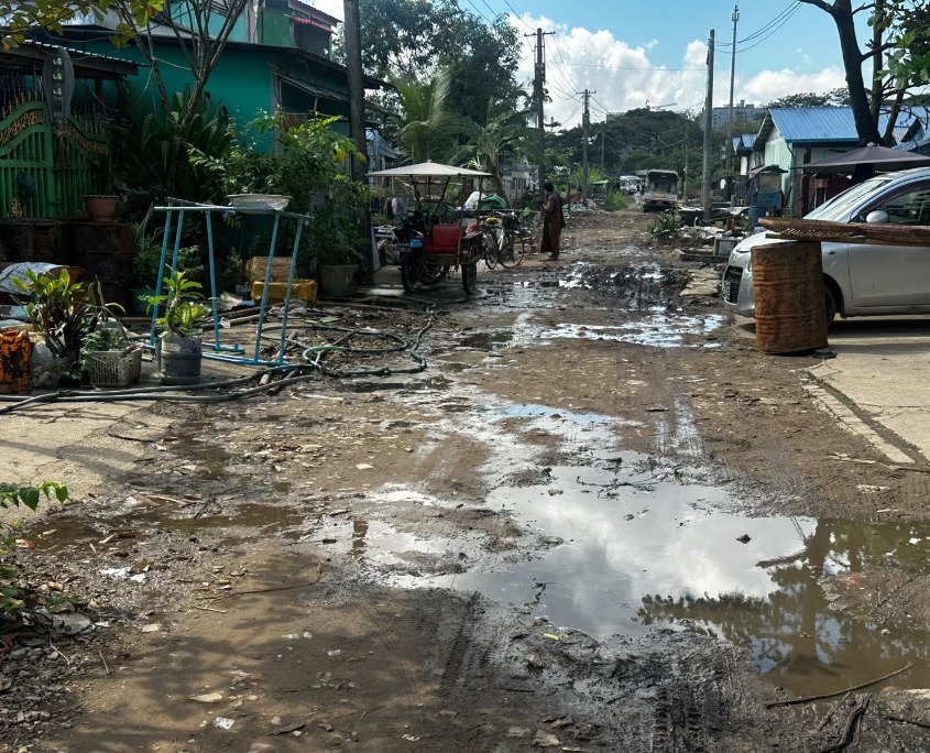DCC4_Im Slum 02_854x684_c_SONNE-International 2026 Slums von Yangon am Weg zum SONNE Tagesbetreuungszentrum